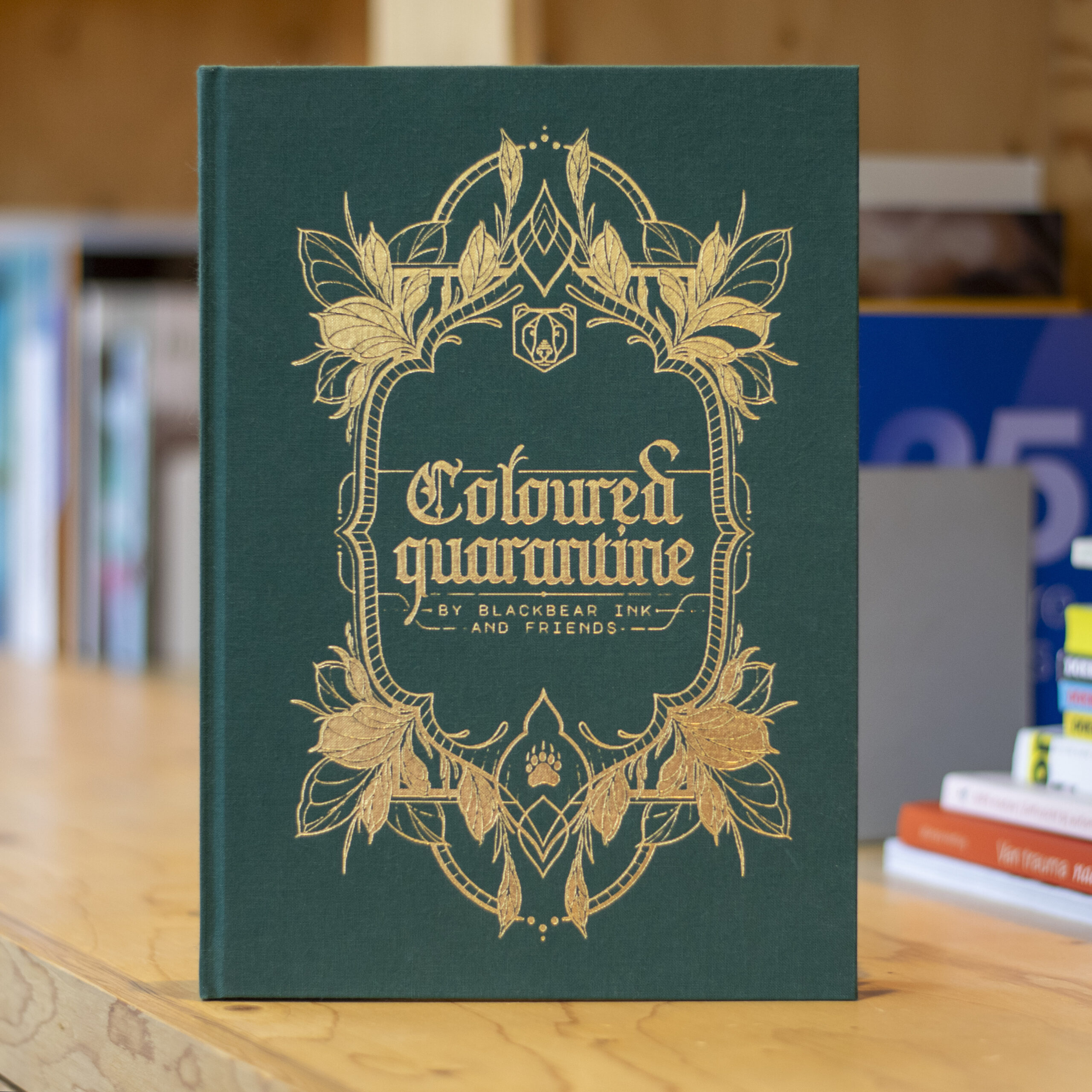 zilveren op gouden opdruk boek